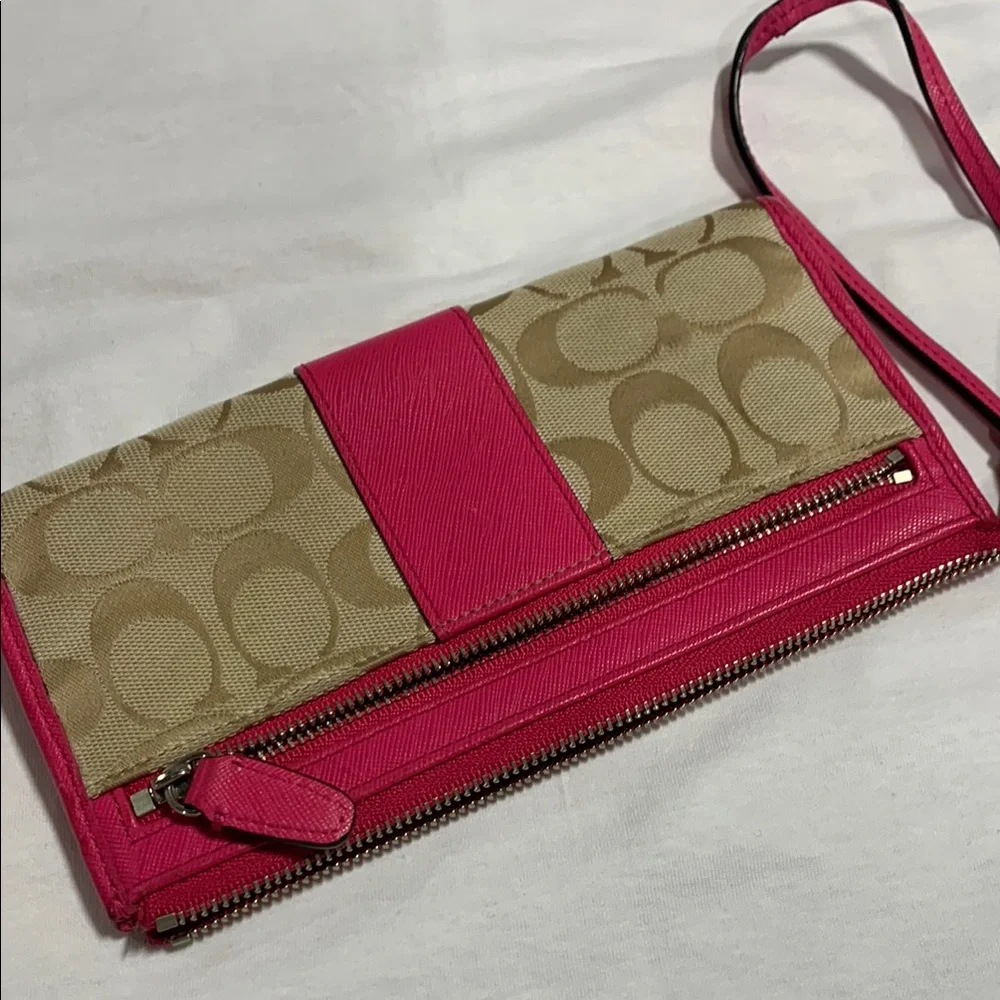 Coach‎ Pink and Tan Signature Clutch 5105